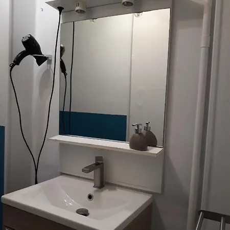5 Minutes Des Arenes, Parking, 6 Couchages + 1 Lit Bebe Apartment