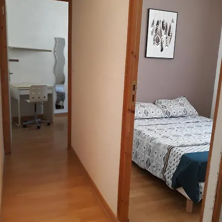 5 Minutes Des Arenes, Parking, 6 Couchages + 1 Lit Bebe *