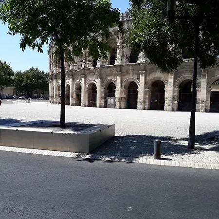 Appartement 5 Minutes Des Arenes, Parking Gratuit, 6 Couchages