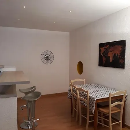 5 Minutes Des Arenes, 6 Couchages Apartmán Nîmes