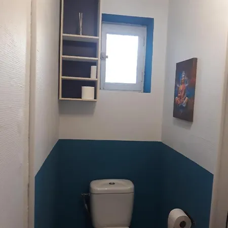 5 Minutes Des Arenes, Parking, 6 Couchages + 1 Lit Bebe * Nimes