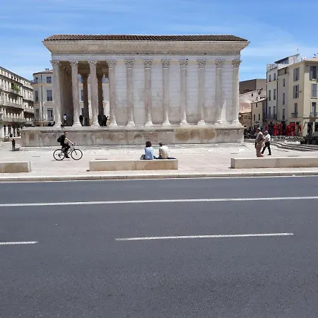 5 Minutes Des Arenes, Parking, 6 Couchages + 1 Lit Bebe Nimes