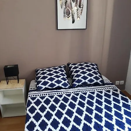 5 Minutes Des Arenes, Parking, 6 Couchages + 1 Lit Bebe Apartment Nimes
