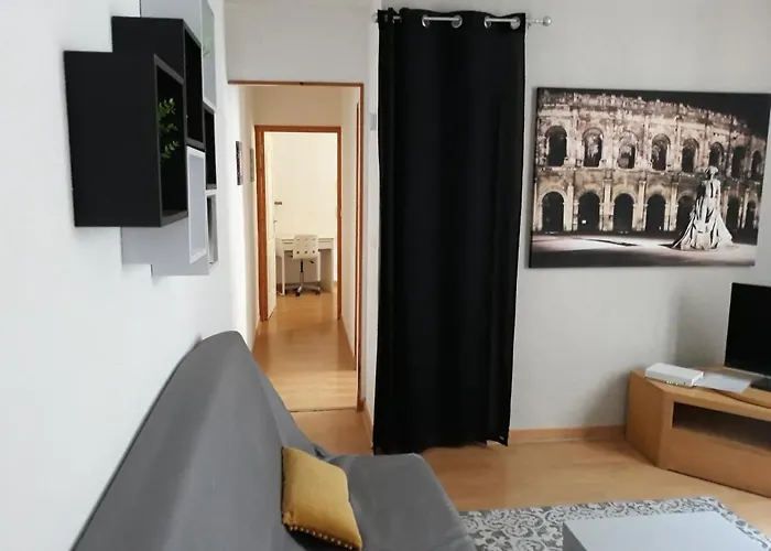 Daire 5 Minutes Des Arenes, Parking Gratuit, 6 Couchages Nîmes