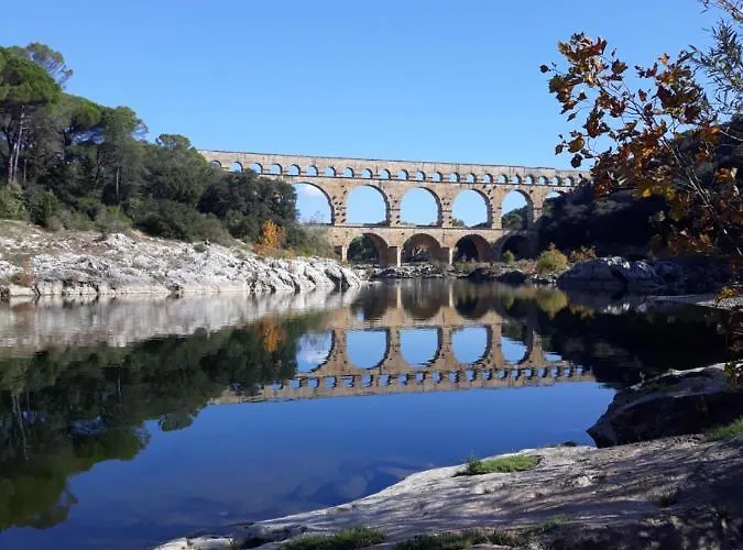 5 Minutes Des Arenes, Parking Gratuit, 6 Couchages