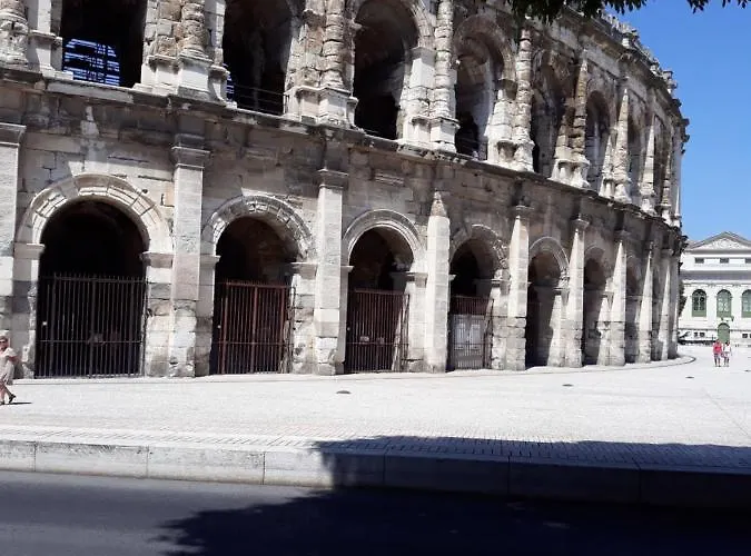 5 Minutes Des Arenes, Parking Gratuit, 6 Couchages Daire Nîmes